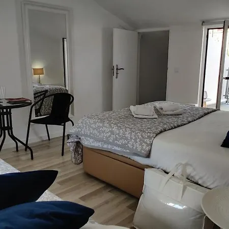 בית נופש Historic House-1 Minute To The *
