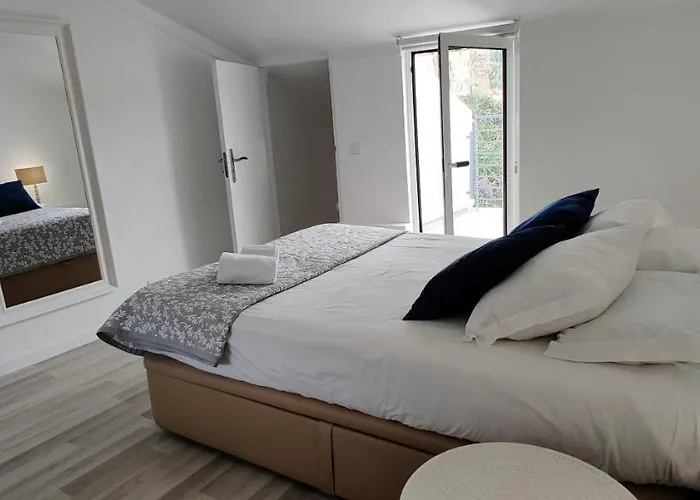בית נופש Historic House-1 Minute To The
