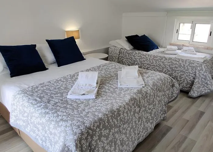 בית נופש Historic House-1 Minute To The