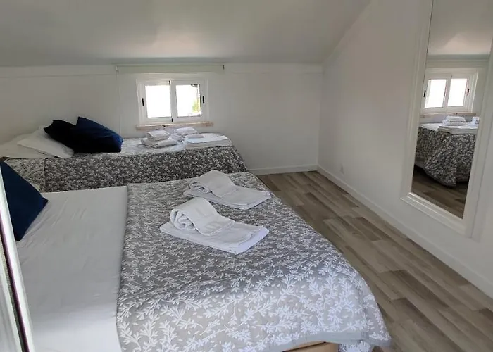 בית נופש Historic House-1 Minute To The *