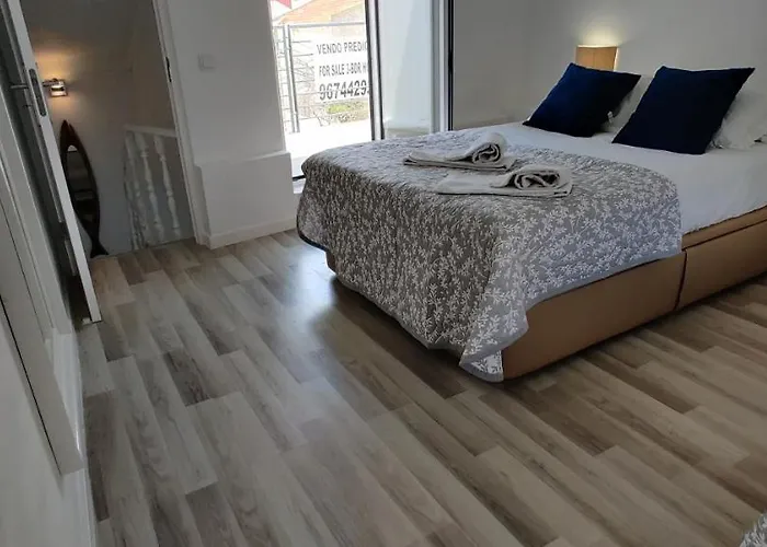 בית נופש Historic House-1 Minute To The