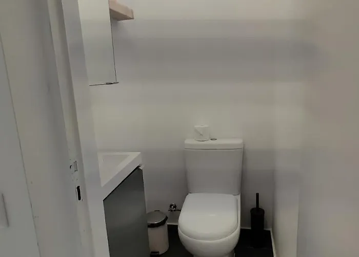 Historic House-1 Minute To The בית נופש נאזרה