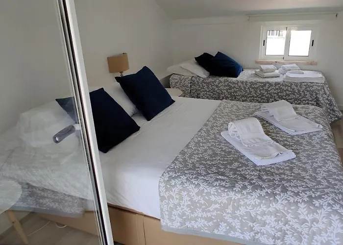 Historic House-1 Minute To The בית נופש נאזרה