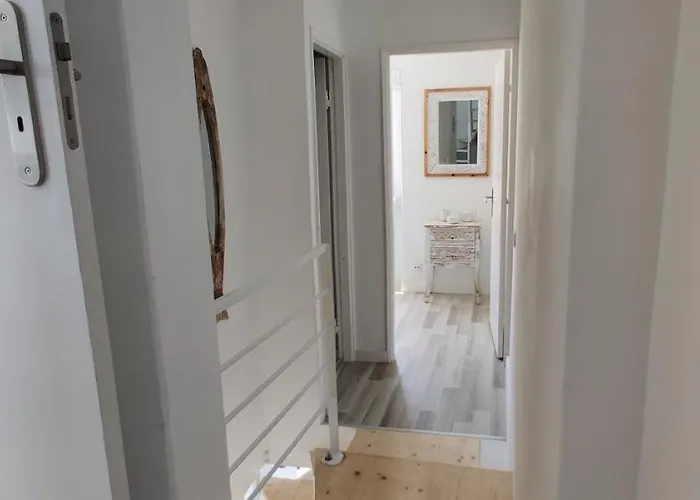 Historic House-1 Minute To The בית נופש נאזרה