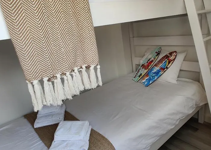 בית נופש Historic House-1 Minute To The