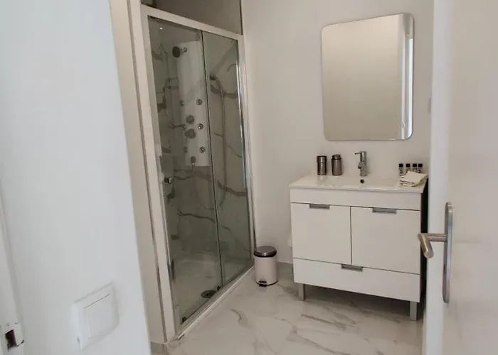 Historic House-1 Minute To The נאזרה