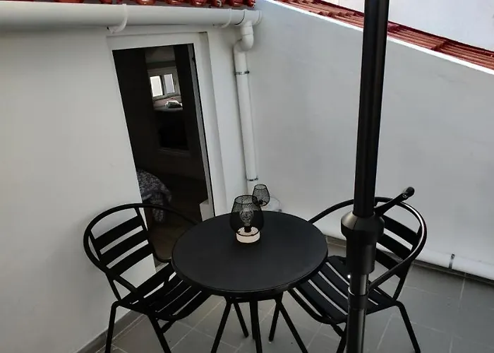 בית נופש Historic House-1 Minute To The